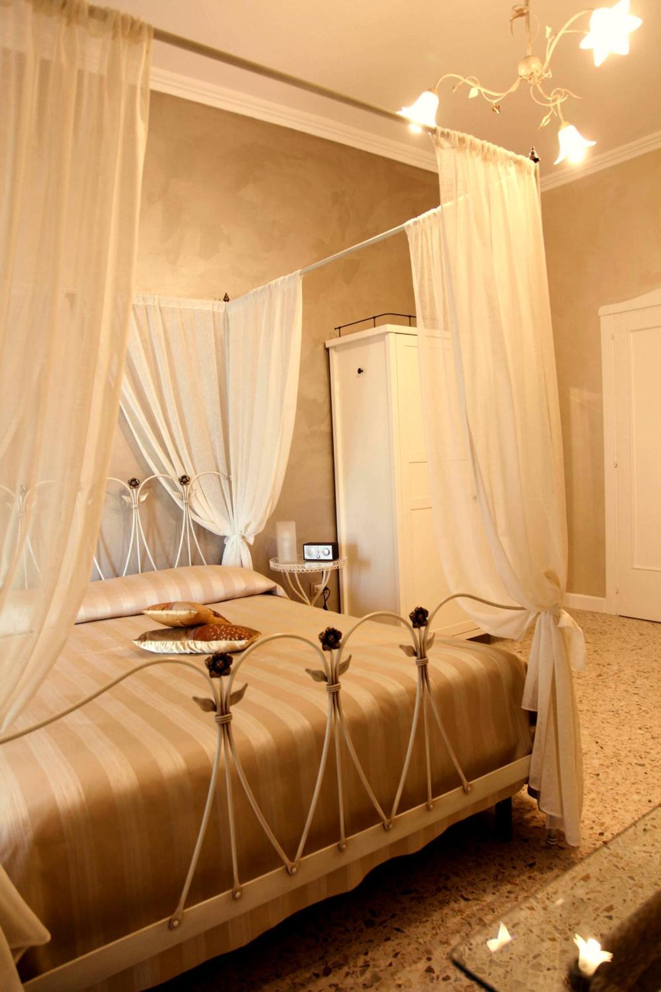 Double Room,245454061:JPEG